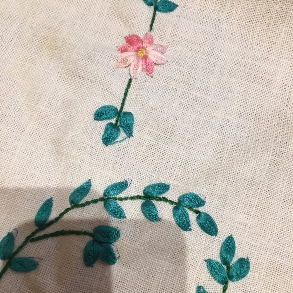 VINTAGE tablecloth​​​​​​​​ - Picture 3 of 5